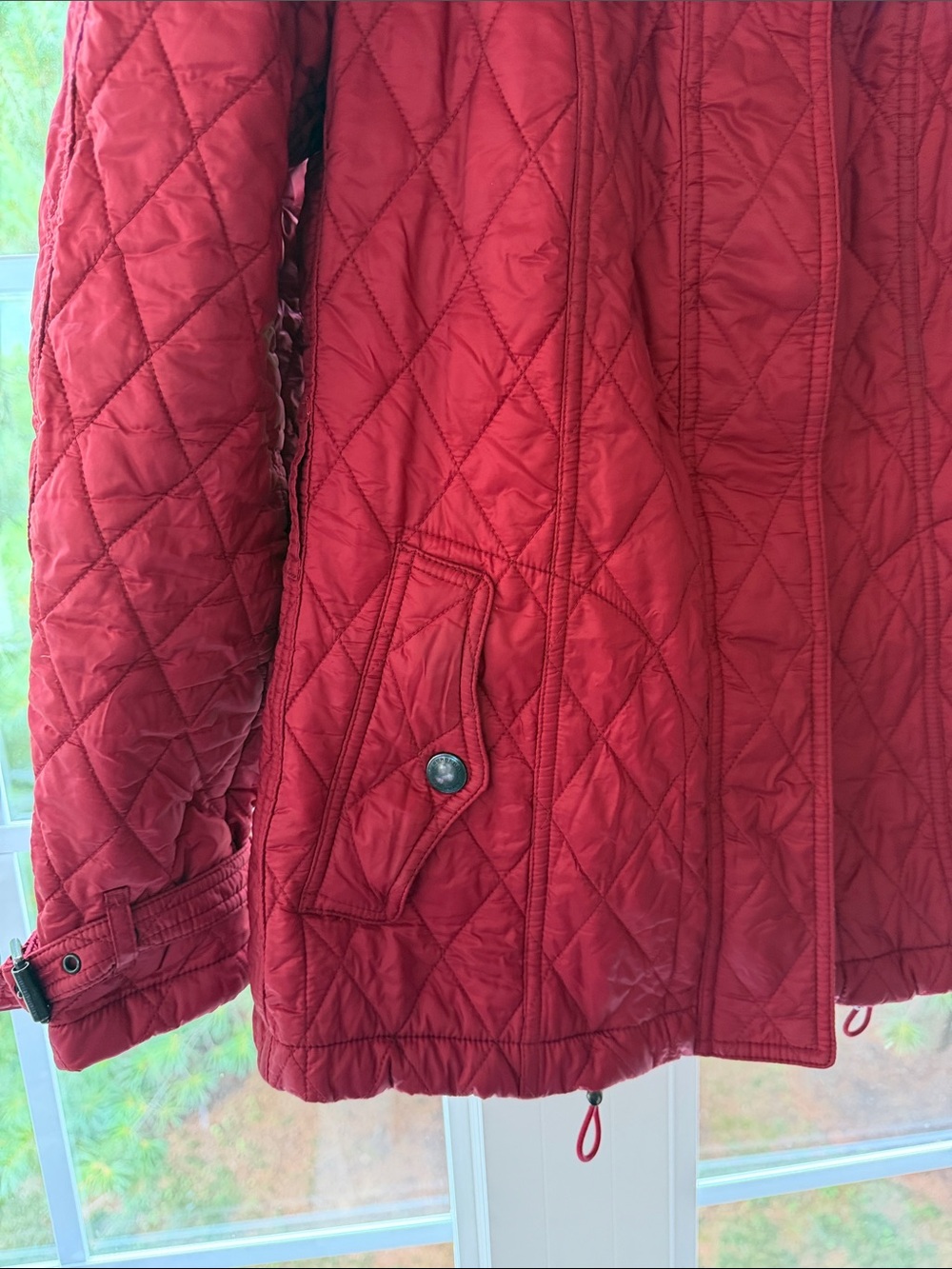 Burberry Red Quilted Hooded Puffer Jacket in EC , the belt is missing - Picture 3 of 11
